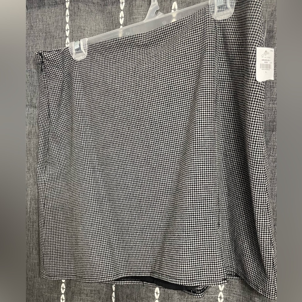 Old Navy mini Skirt - Picture 2 of 6